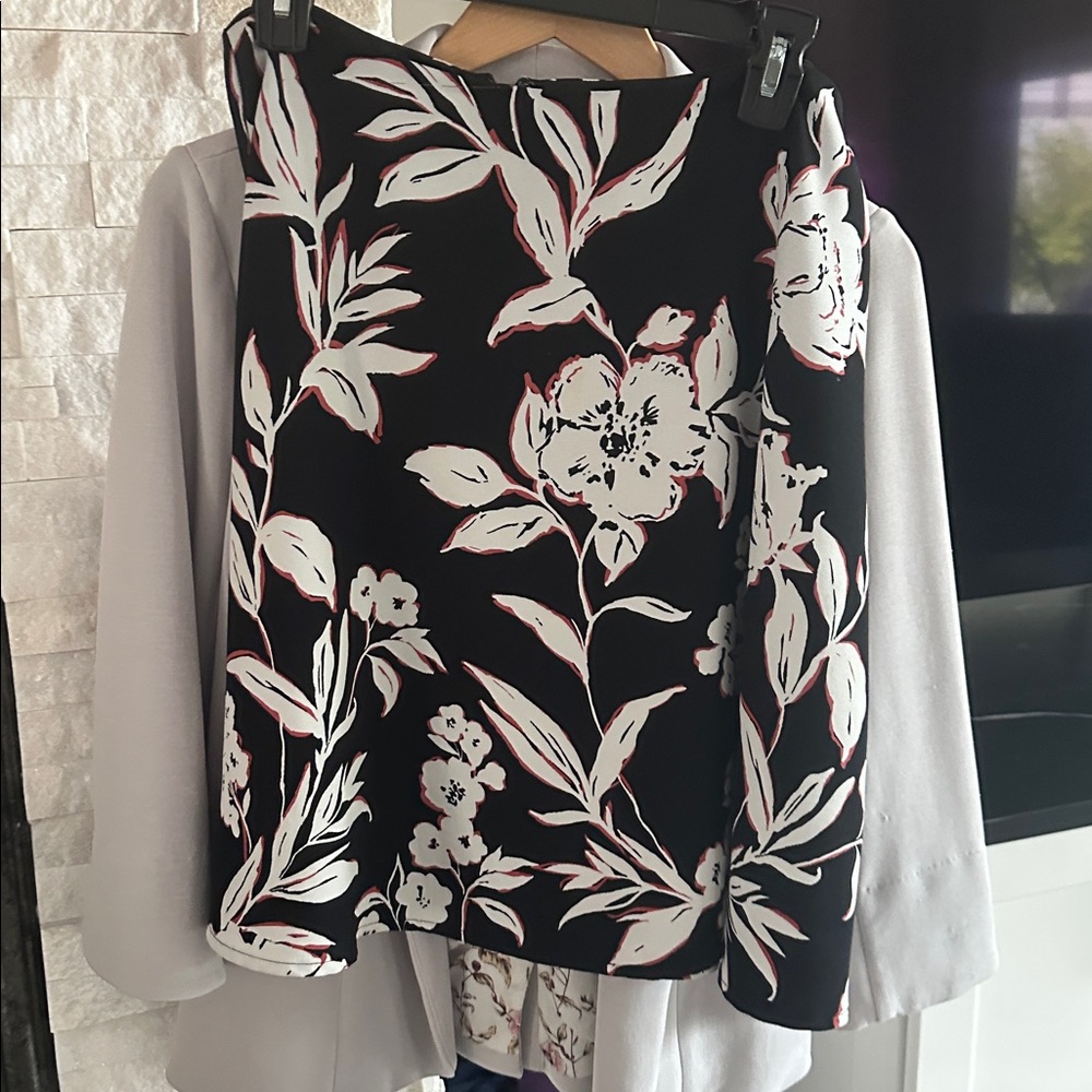 White House Black Market Black and White Floral A-Line Skirt
